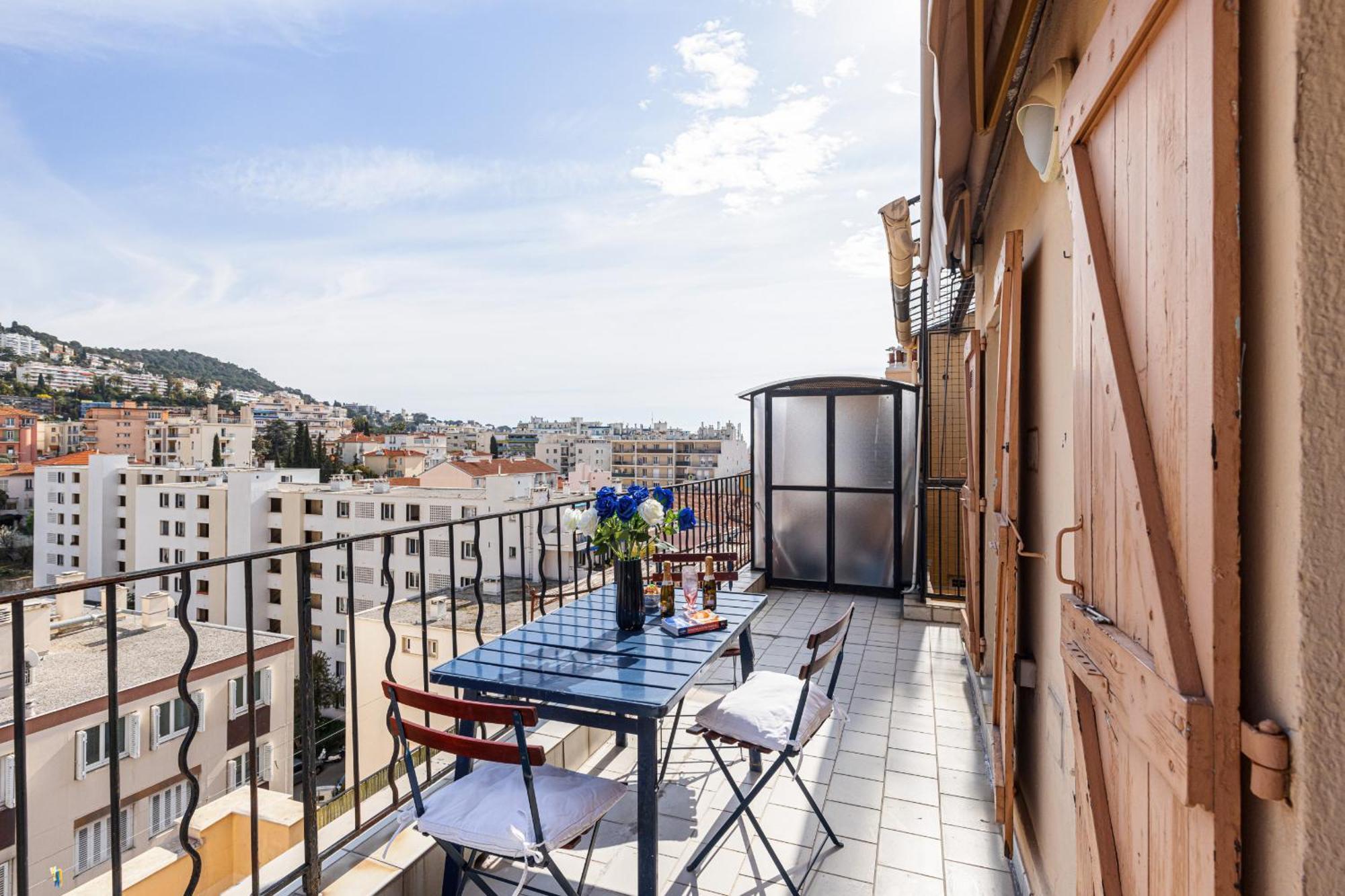 Extraordinary View On Port And Castle Hill - 1 Bdr & Parking Apartment