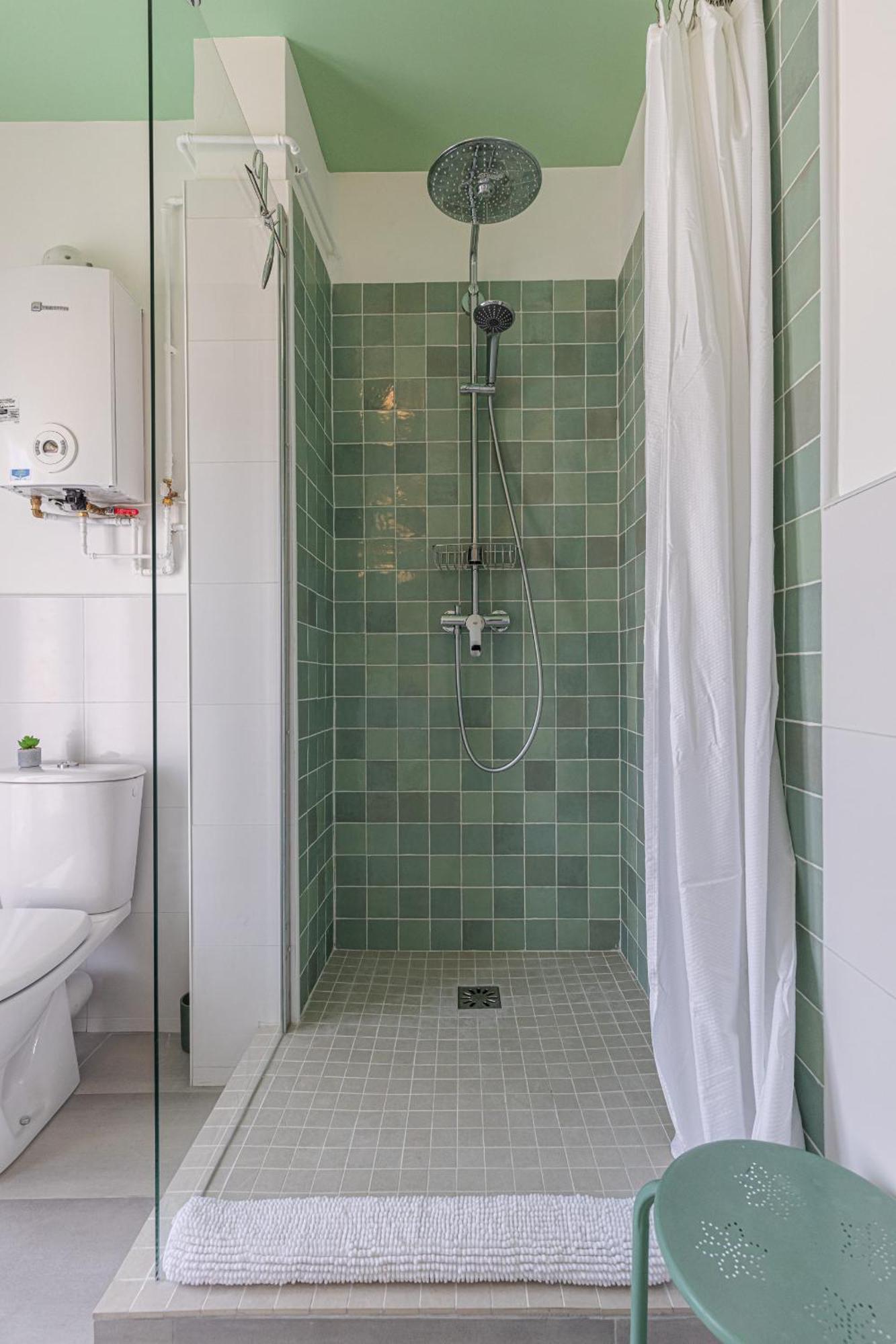 Apartment Extraordinary View On Port And Castle Hill - 1 Bdr & Parking *