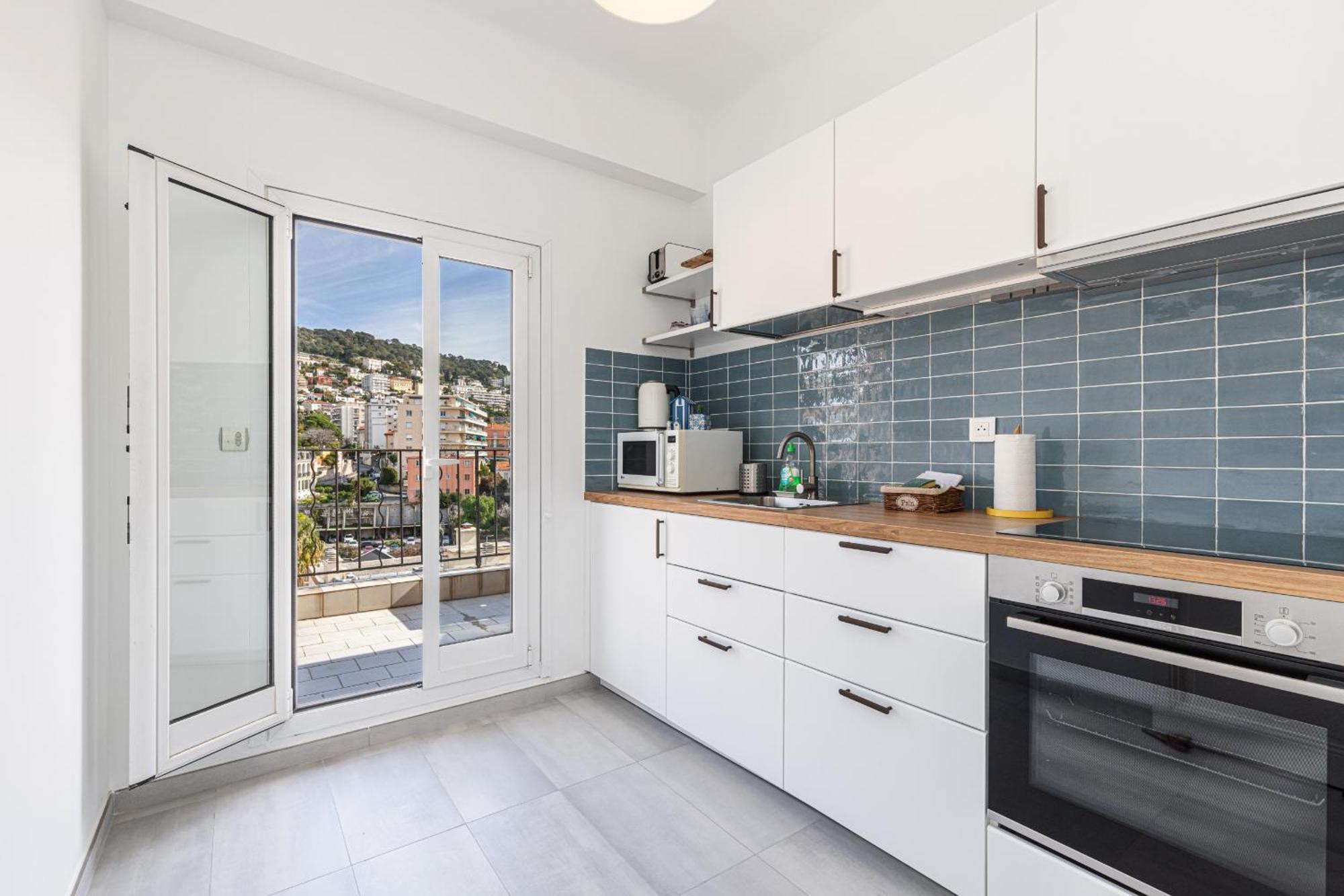 Apartment Extraordinary View On Port And Castle Hill - 1 Bdr & Parking