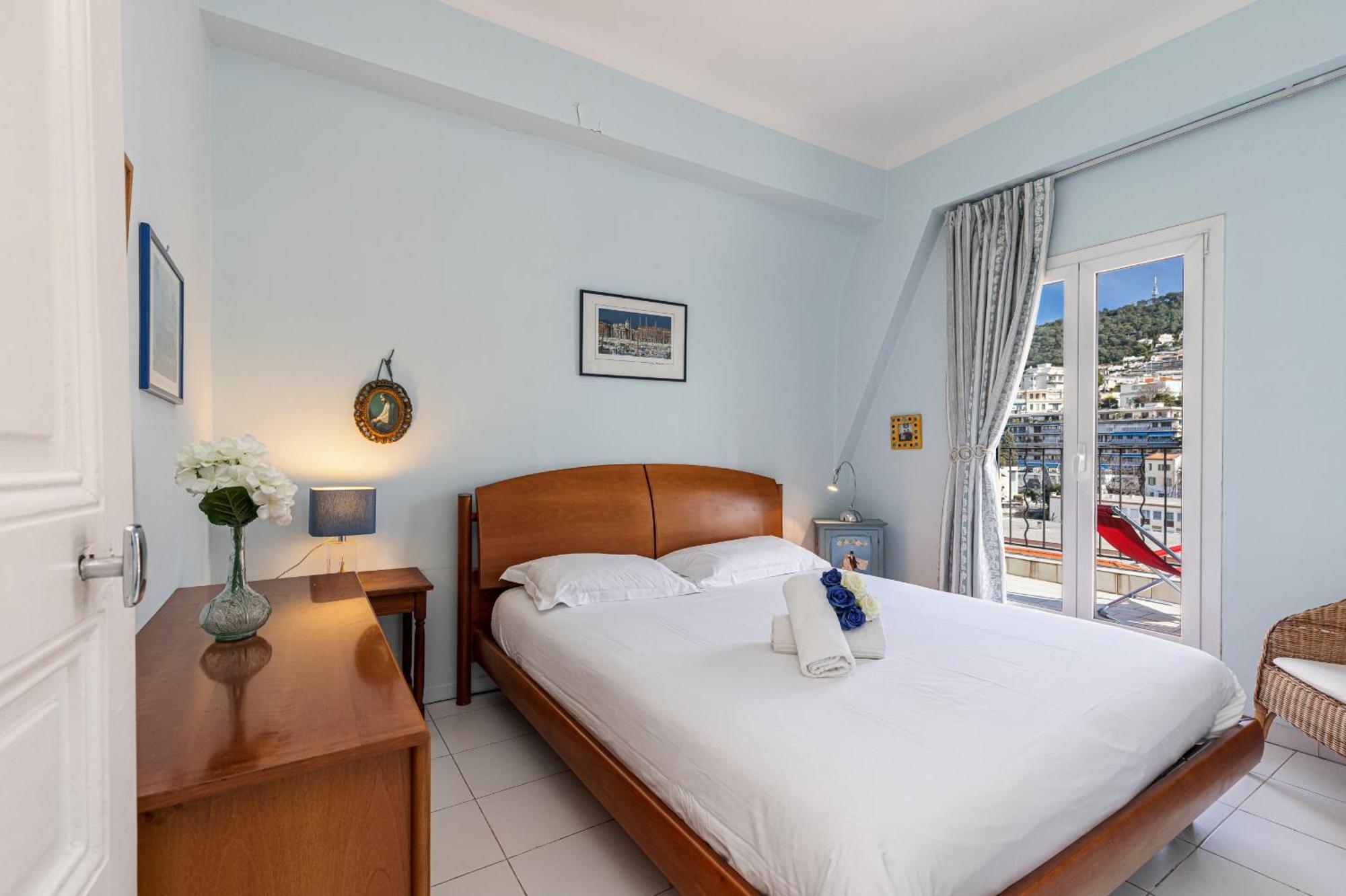Extraordinary View On Port And Castle Hill - 1 Bdr & Parking Apartment *
