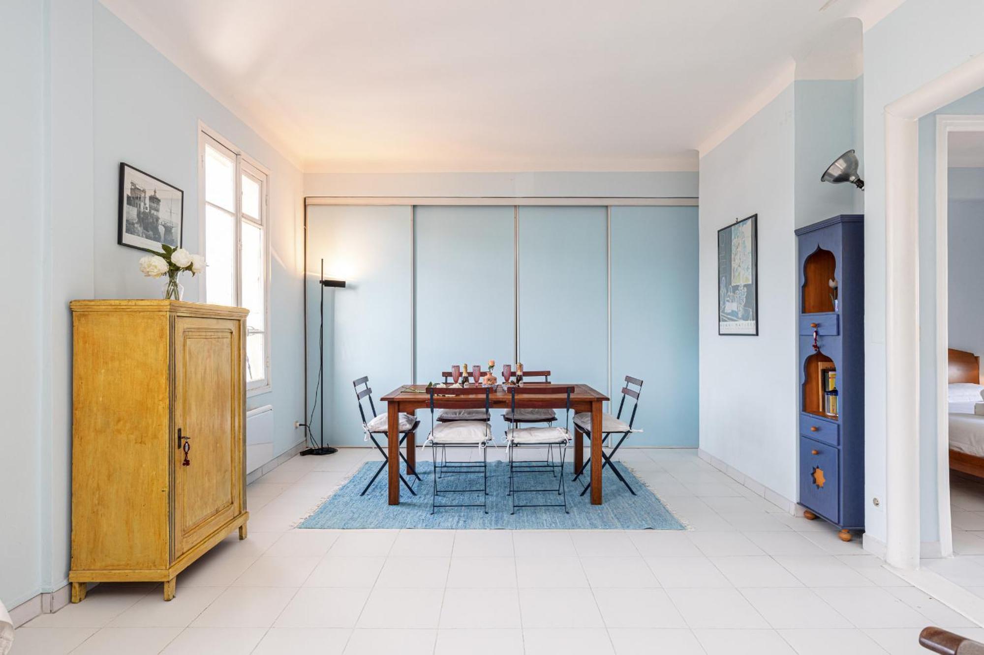 Apartment Extraordinary View On Port And Castle Hill - 1 Bdr & Parking *
