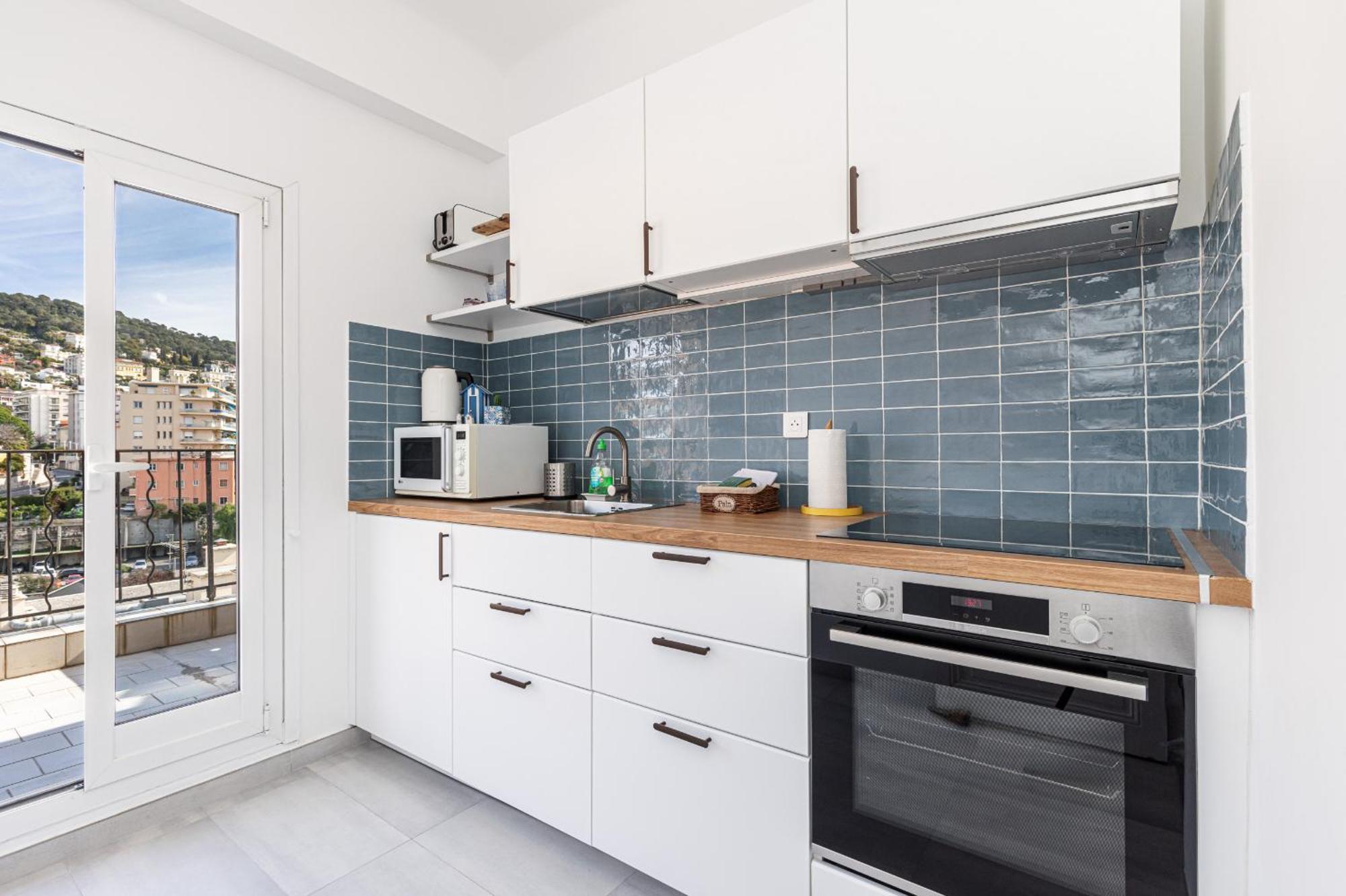 Extraordinary View On Port And Castle Hill - 1 Bdr & Parking Apartment *