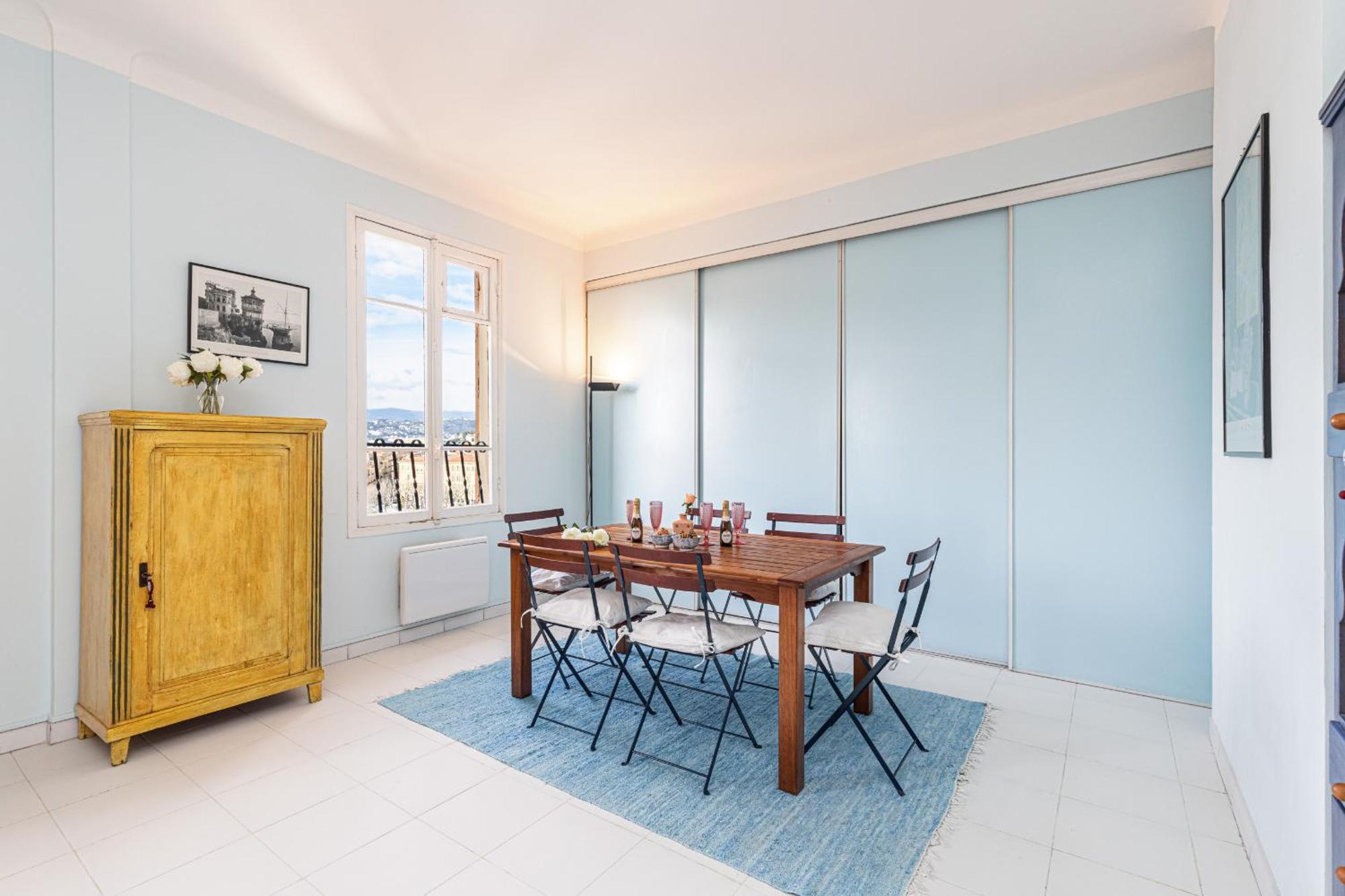 Apartment Extraordinary View On Port And Castle Hill - 1 Bdr & Parking