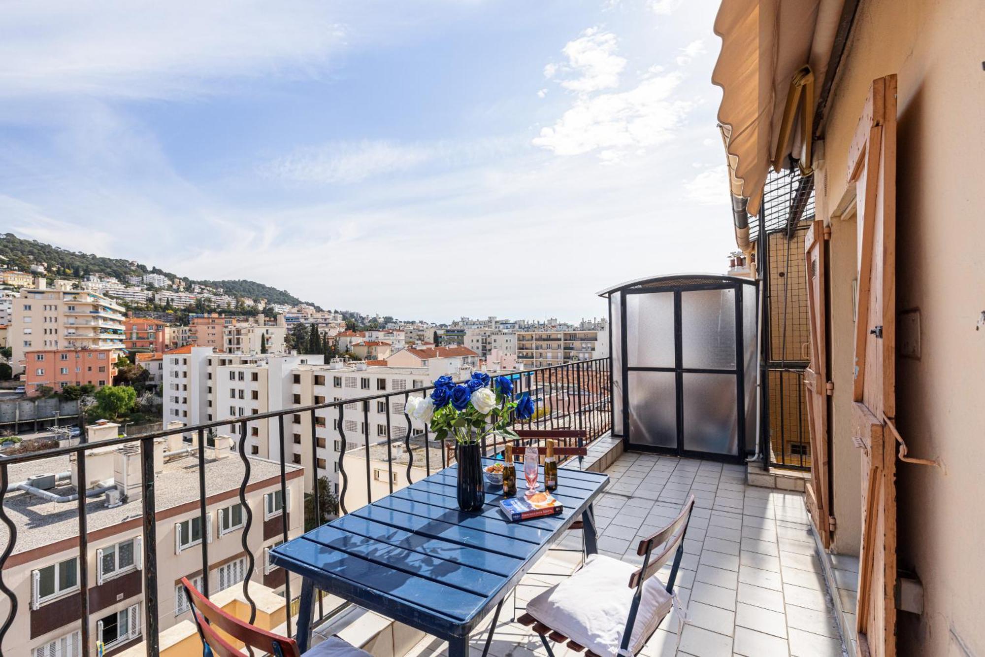 Extraordinary View On Port And Castle Hill - 1 Bdr & Parking *