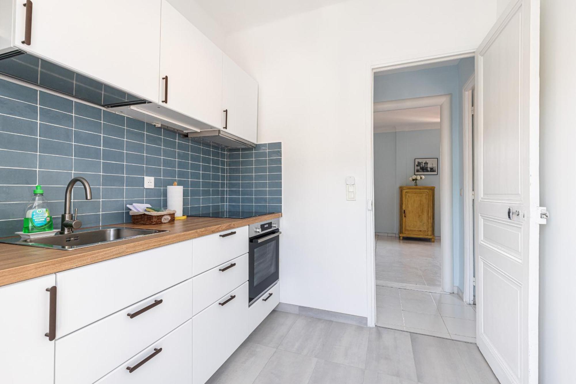 Extraordinary View On Port And Castle Hill - 1 Bdr & Parking *