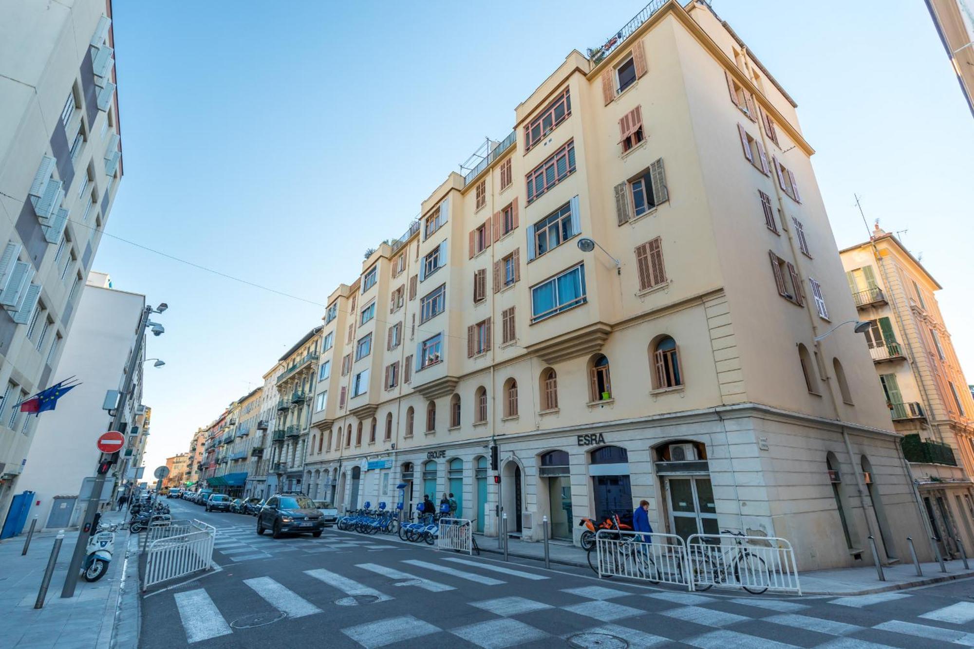 Extraordinary View On Port And Castle Hill - 1 Bdr & Parking Apartment *