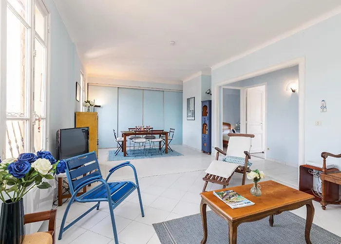 Extraordinary View On Port And Castle Hill - 1 Bdr & Parking